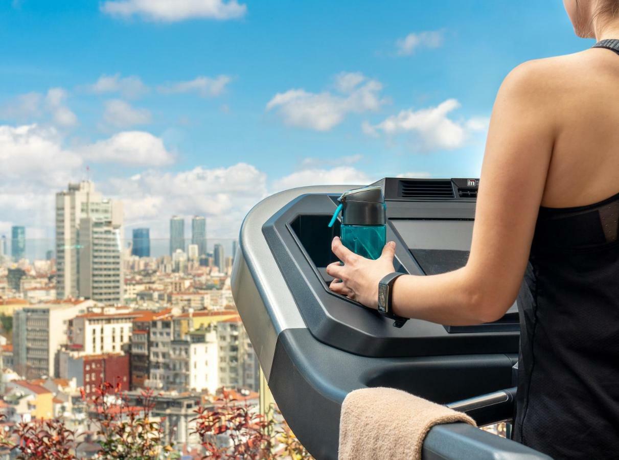 Barcelo Istanbul Hotel Ngoại thất bức ảnh A woman exercising on a treadmill
