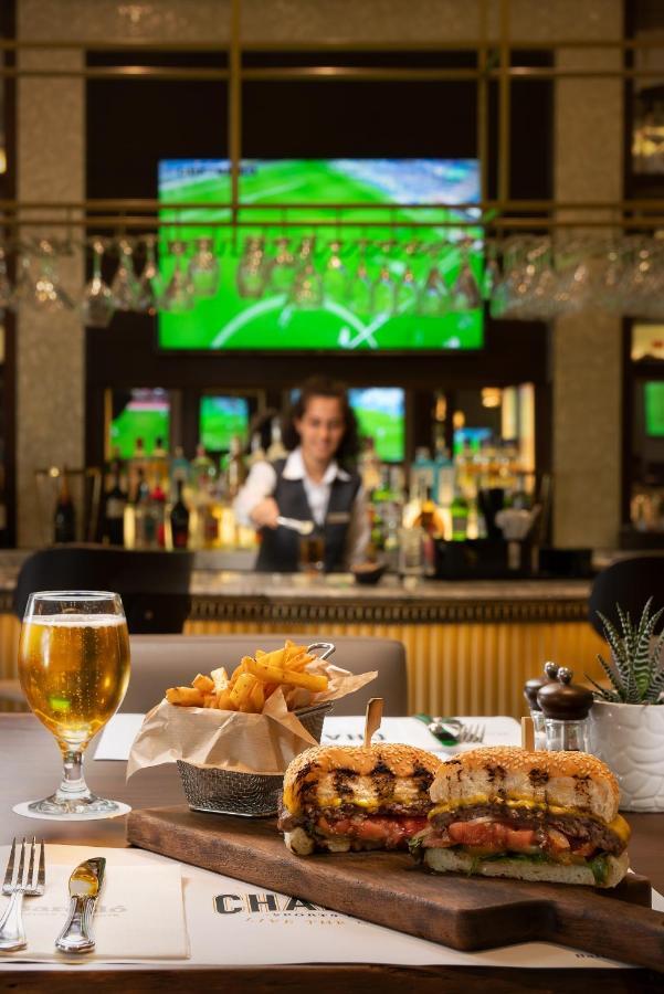 Barcelo Istanbul Hotel Ngoại thất bức ảnh The bar at the Emirates Lounge